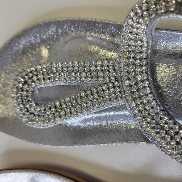 SILVER Rhinestones Adjustable Strap Size 7 Toe Post Summer Beach Womens Sandals - Picture 7 of 12